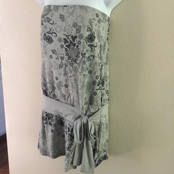 Express Gray Strapless Floral Long Knit Top NWT - Picture 3 of 3